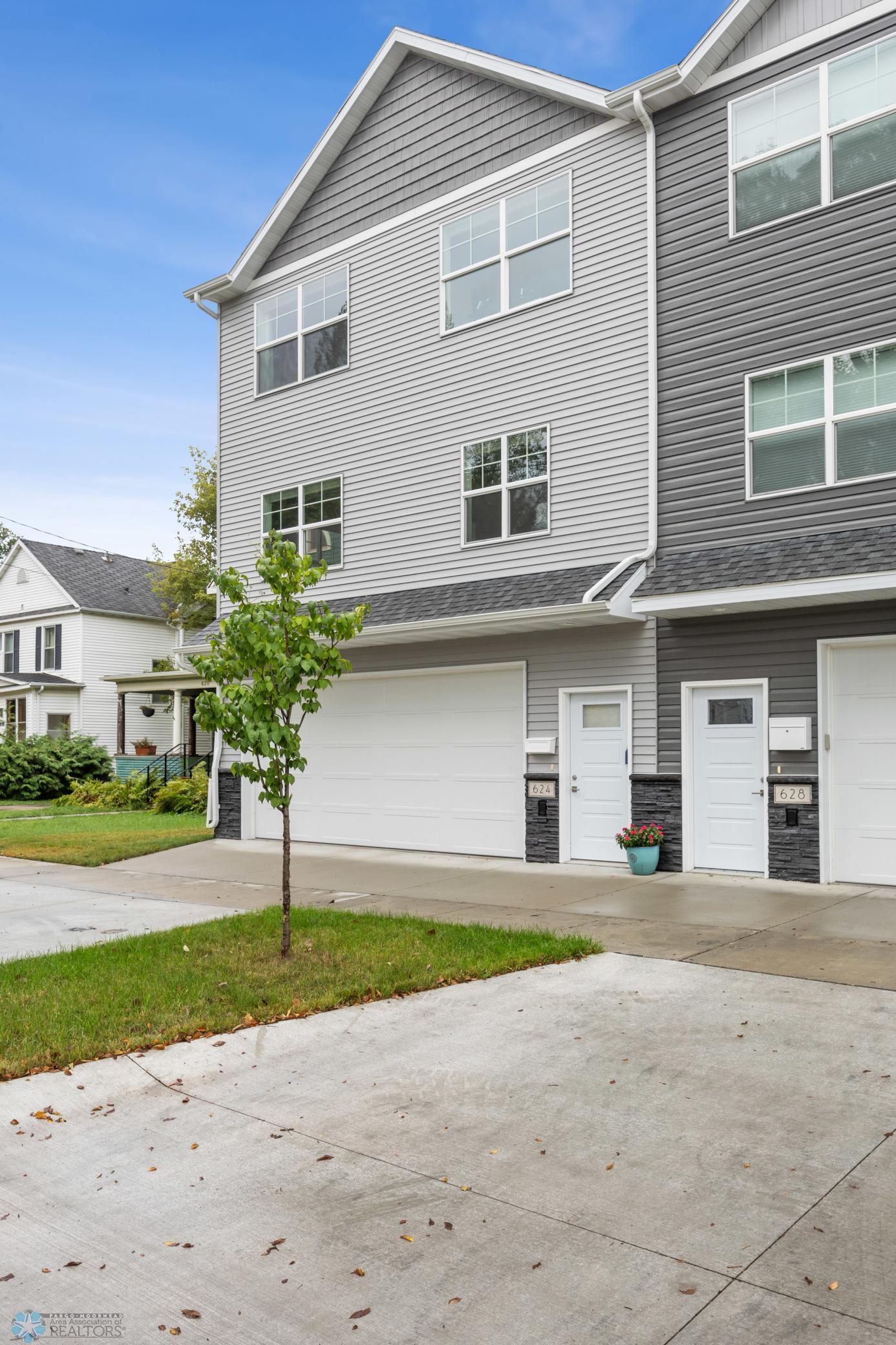 Fargo, North Dakota 58102, United States, 3 Bedrooms Bedrooms, ,2 BathroomsBathrooms,Residential,Pending Sale,250152