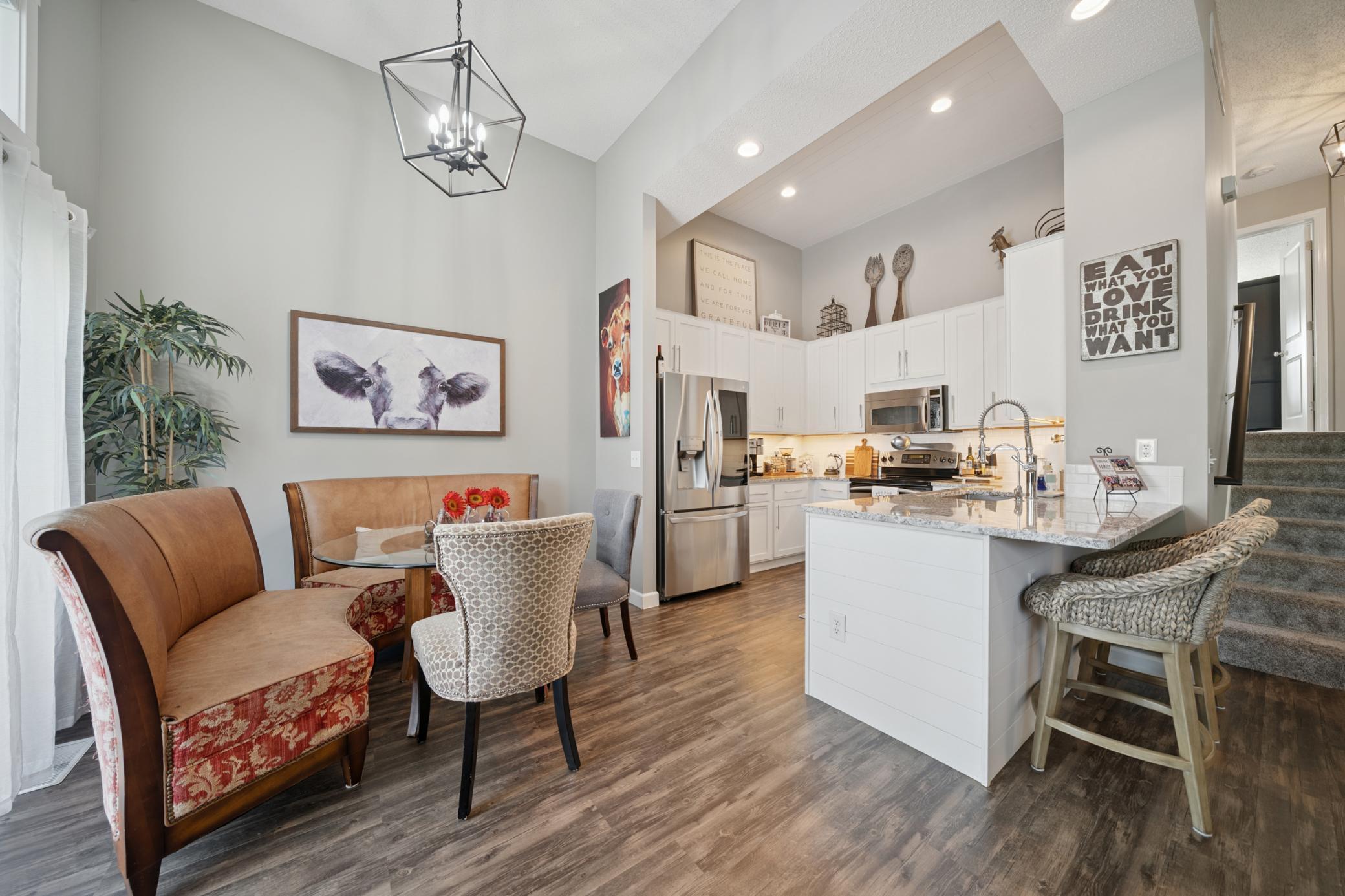 6866 Christian Curve