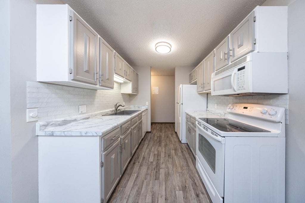 Photo of 3917 Heritage Hills Drive #102, Bloomington, MN 55437 (MLS # 7094605)