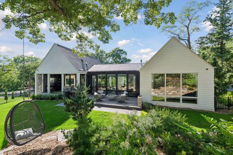 Photo of 1058 E Circle Drive, Wayzata, MN 55391 (MLS # 7089966)