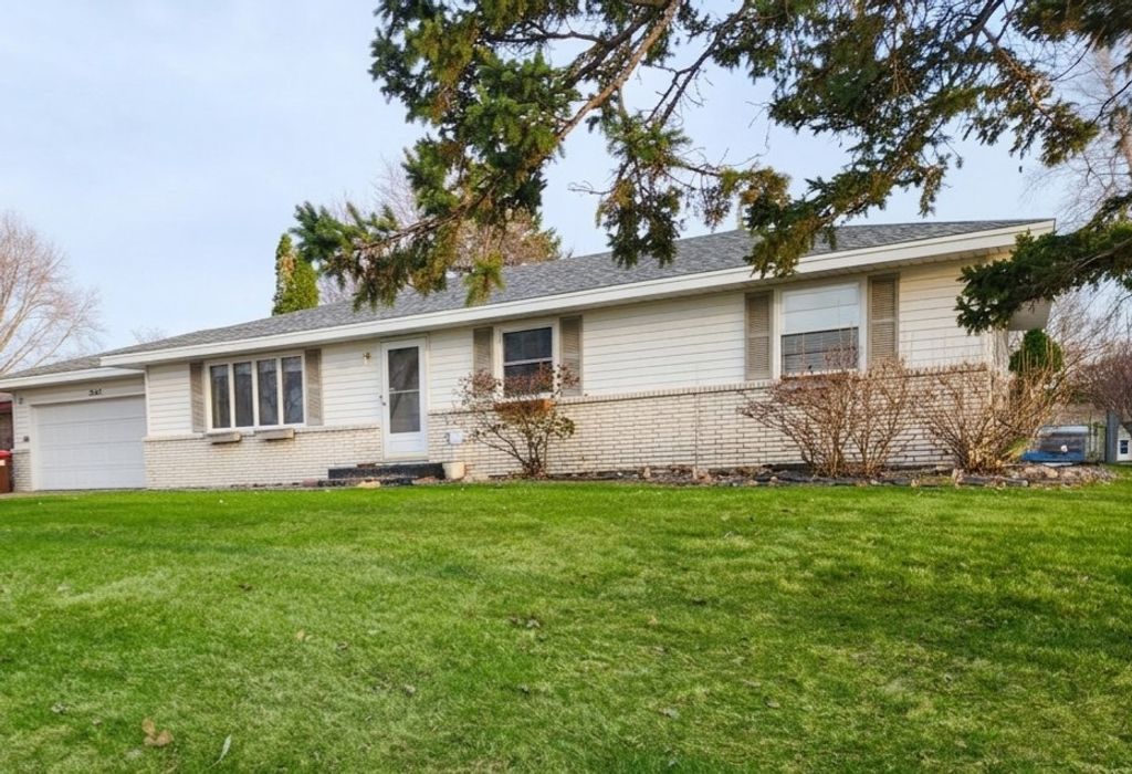 Photo of 2346 Standridge Avenue, Maplewood, MN 55109 (MLS # 7049301)