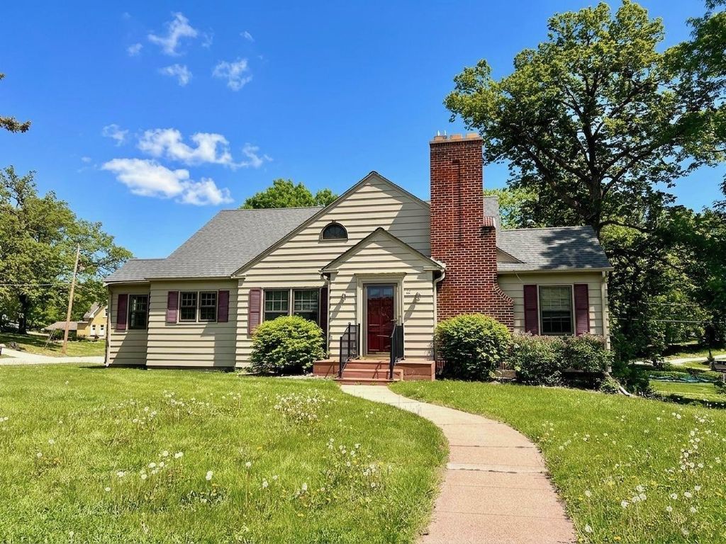 Photo of 26 Birch Street NE, New London, MN 56273 (MLS # 7082379)