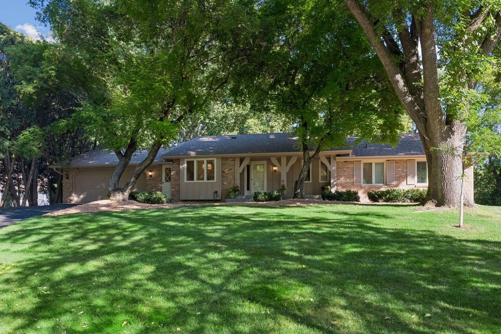 Photo of 6619 Londonderry Drive, Edina, MN 55436 (MLS # 7136100)