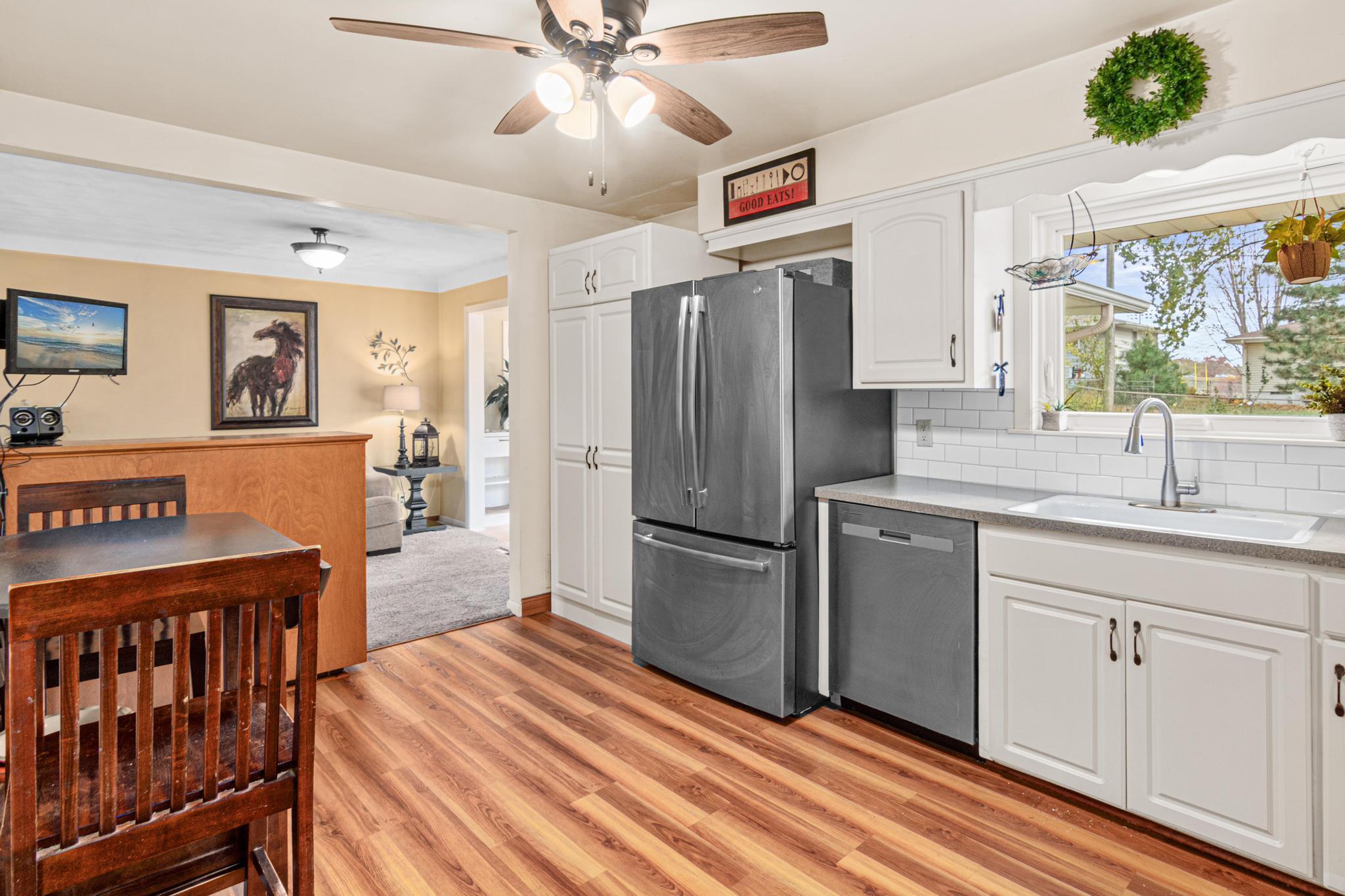 1190 Sextant Avenue W