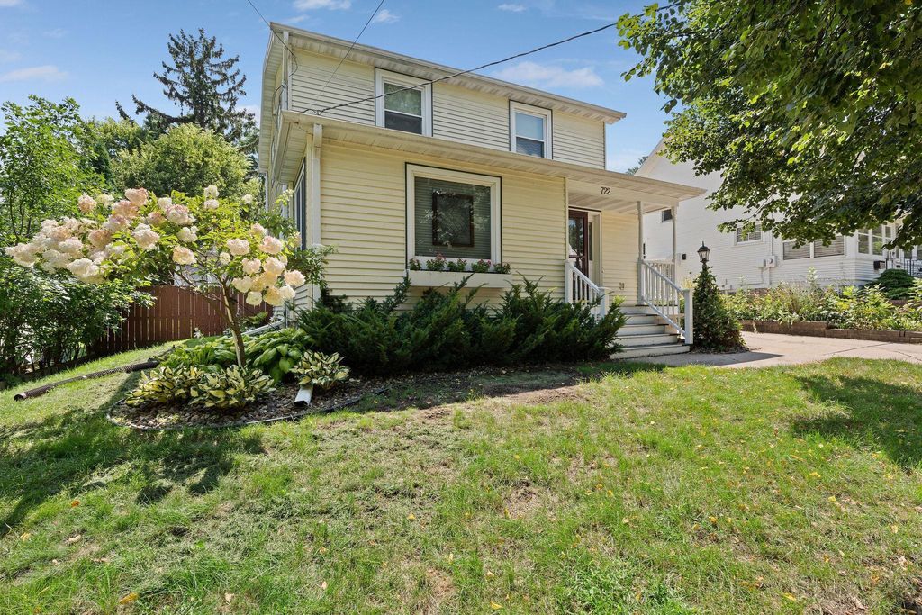 Photo of 722 7th Street SW, Rochester, MN 55902 (MLS # 6799310)