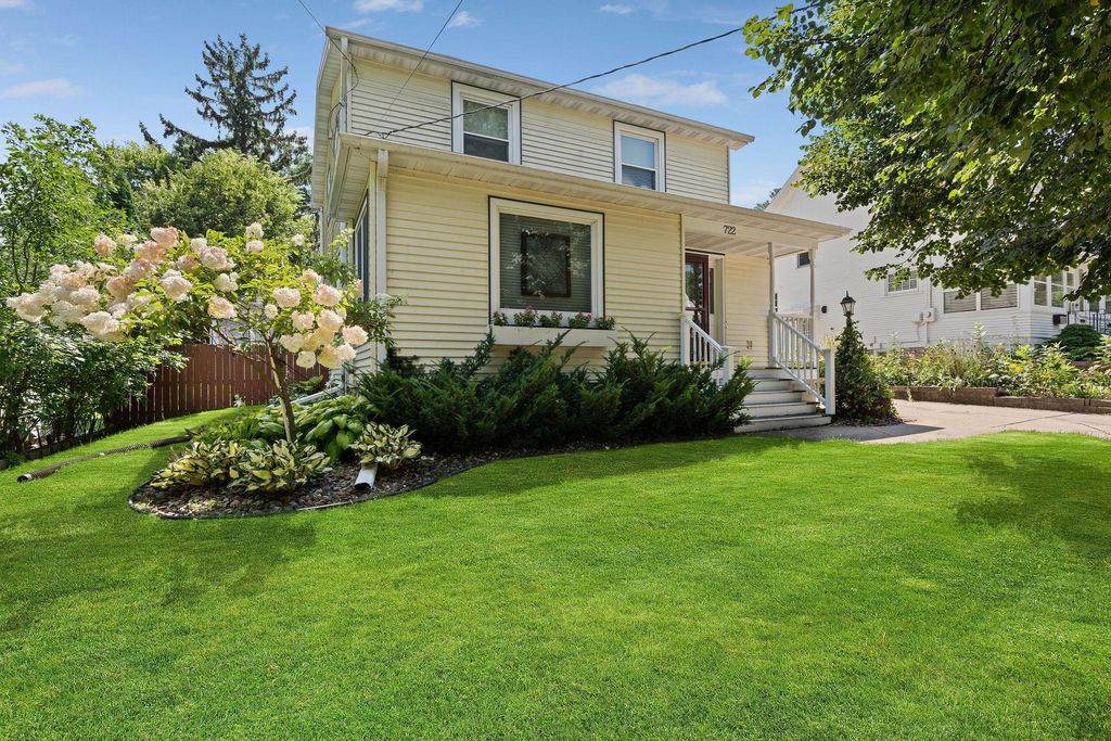 Photo of 722 7th Street SW, Rochester, MN 55902 (MLS # 6799310)