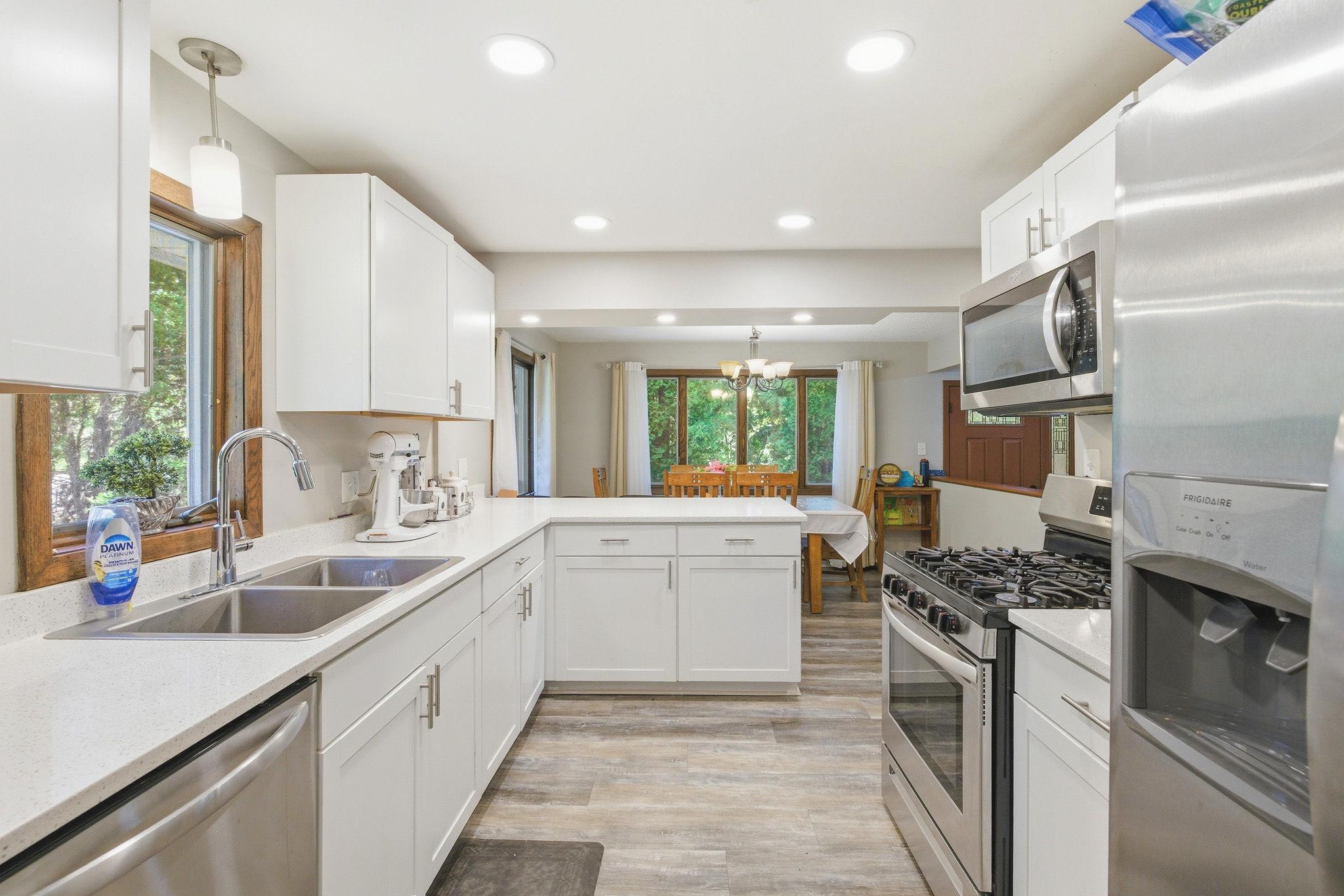 1122 County Road C E