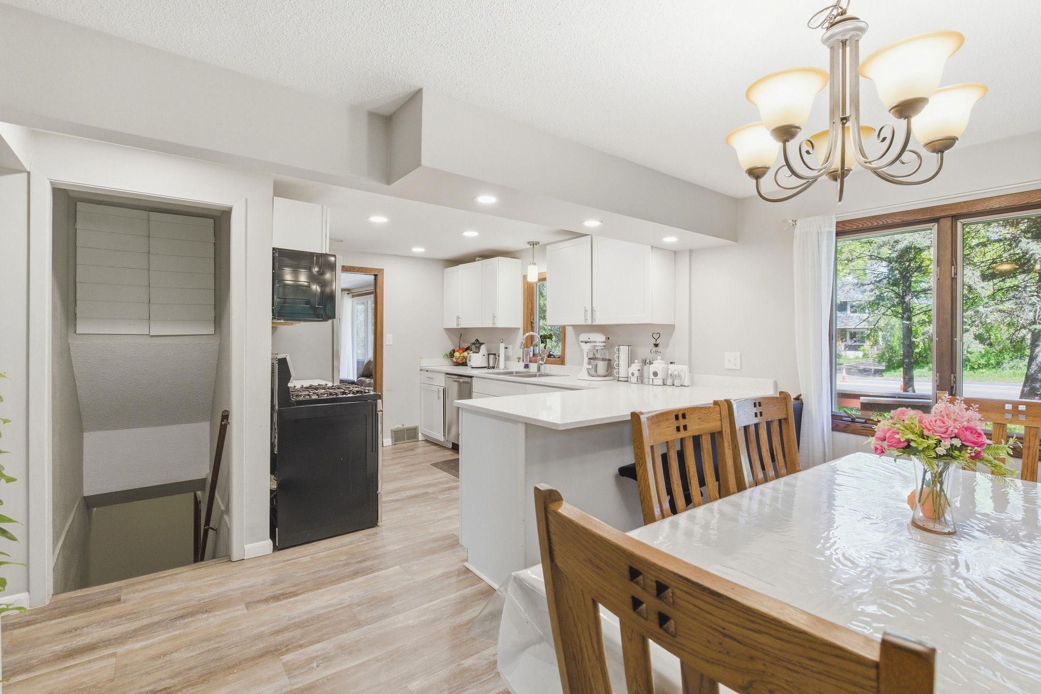 1122 County Road C E