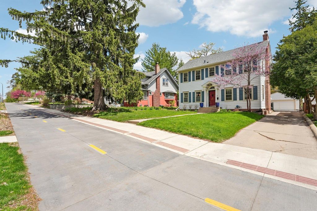 Photo of 4921 Bryant Avenue S, Minneapolis, MN 55419 (MLS # 7035713)