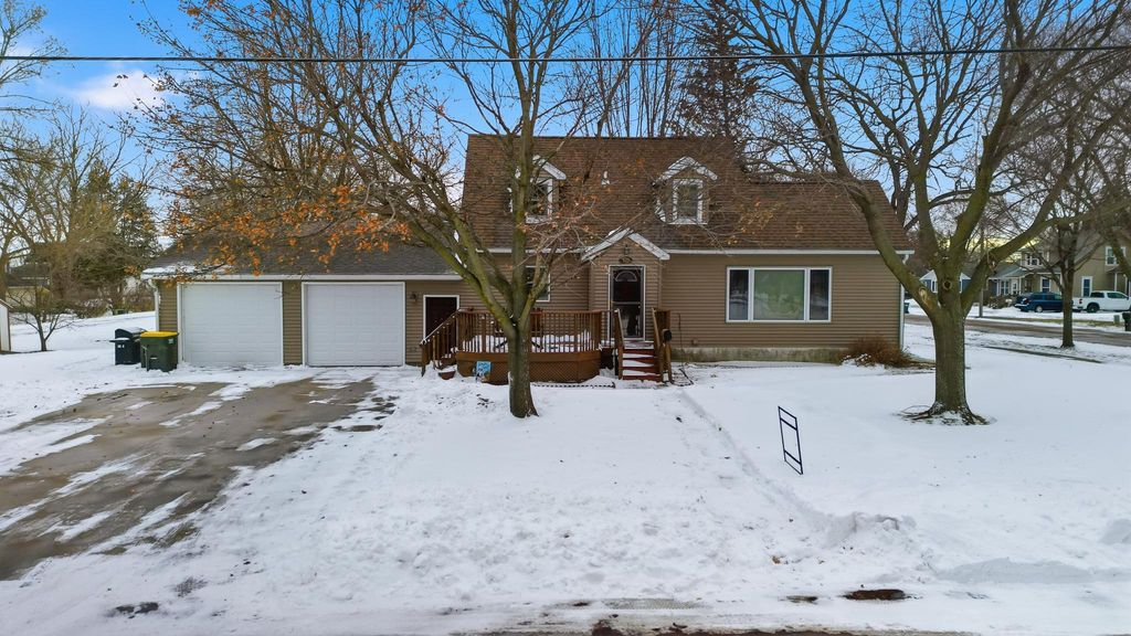 Photo of 702 9th Avenue S, Saint James, MN 56081 (MLS # 7003814)