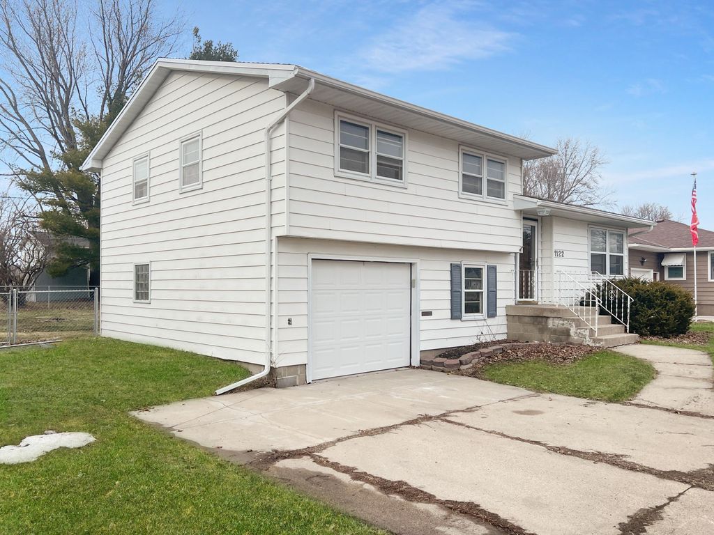 Photo of 1122 S State Street, Fairmont, MN 56031 (MLS # 7041486)