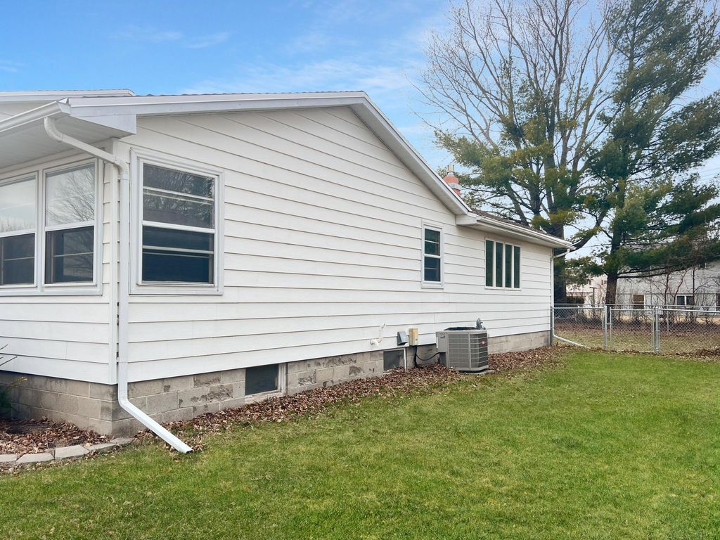 Photo of 1122 S State Street, Fairmont, MN 56031 (MLS # 7041486)