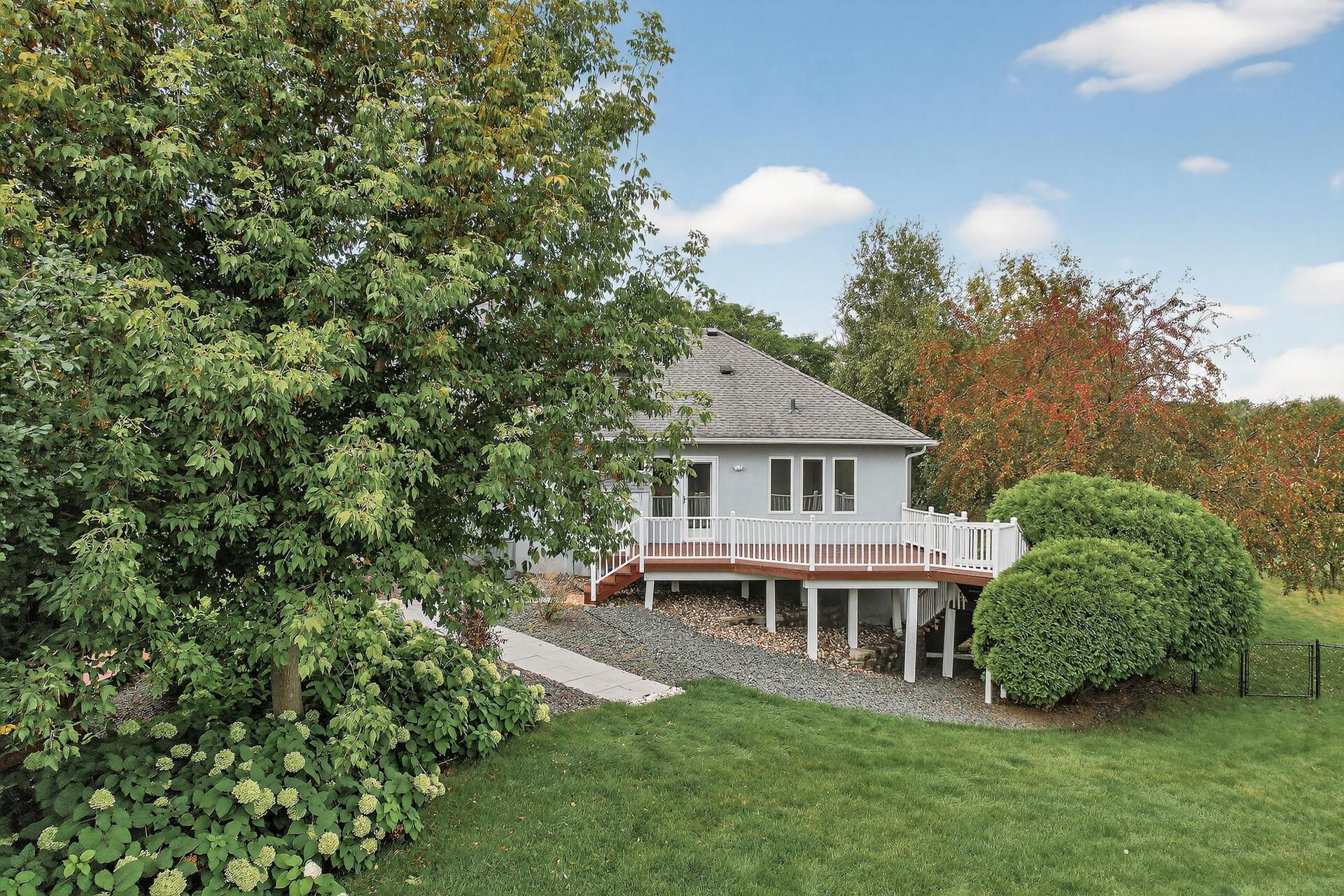 829 Jasmine Avenue N