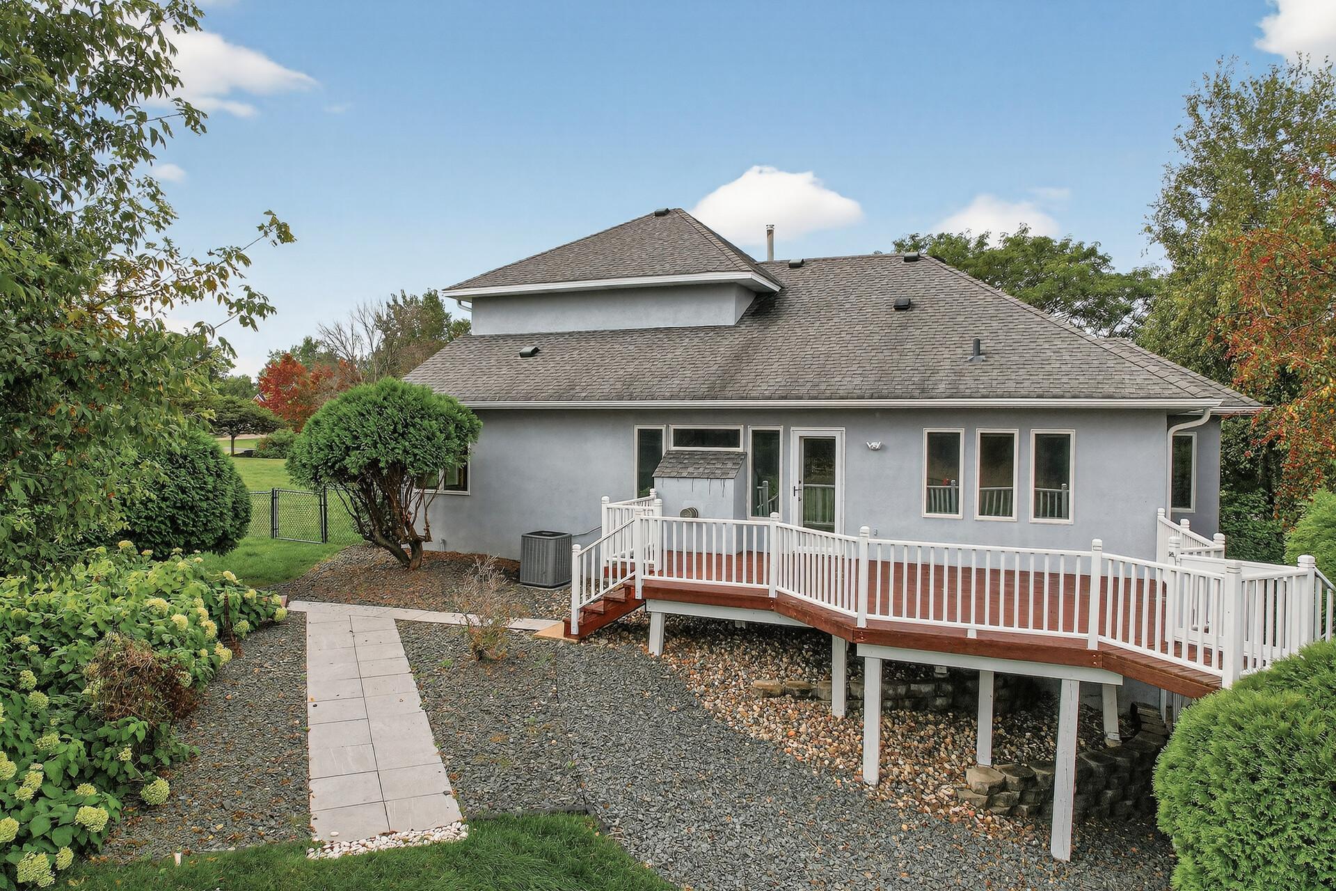 829 Jasmine Avenue N