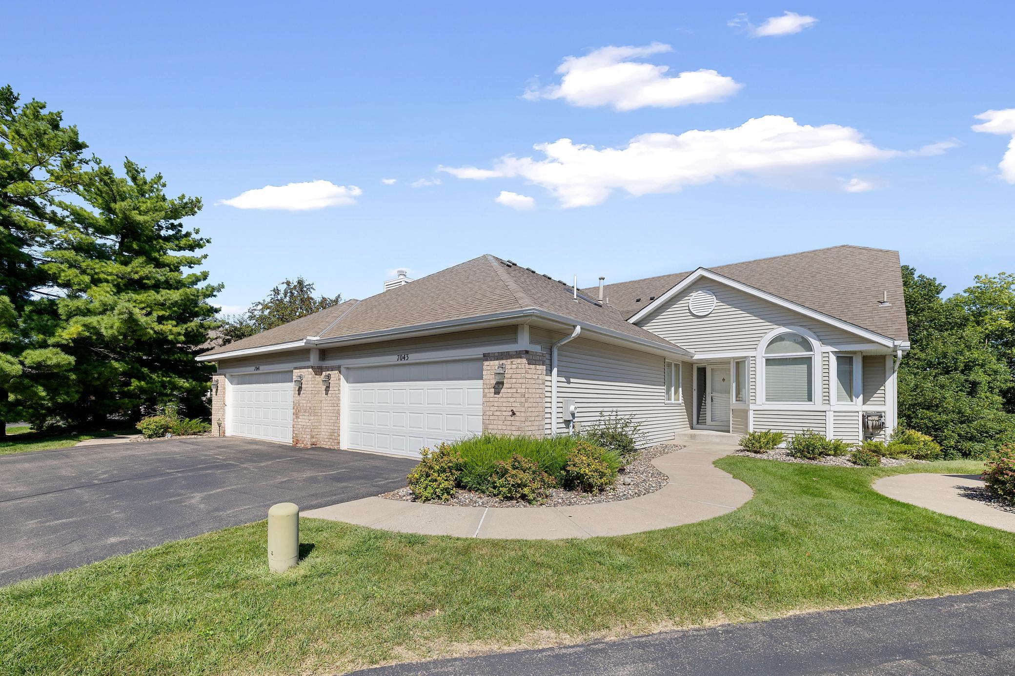 7043 Oak Pointe Curve