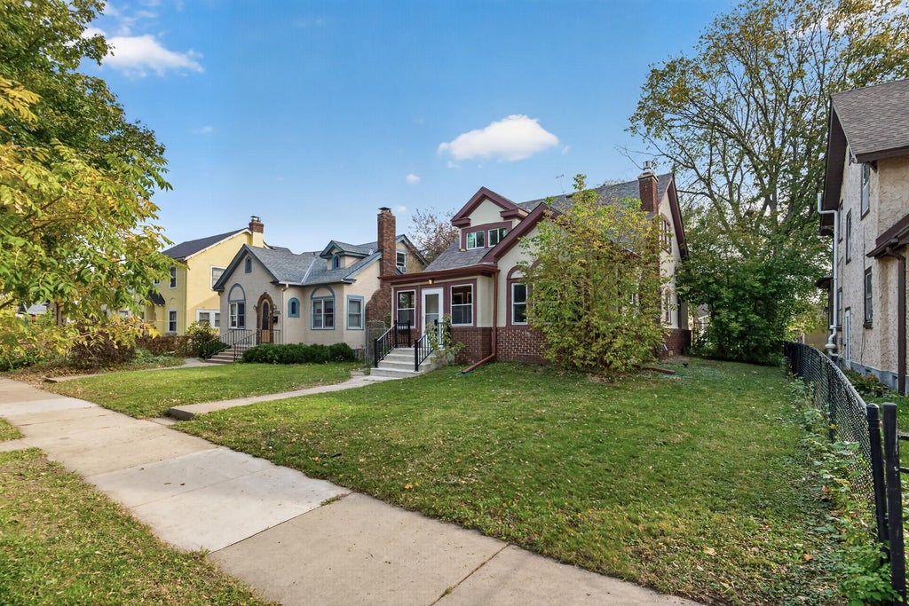 Photo of 1422 Queen Avenue N, Minneapolis, MN 55411 (MLS # 7131052)