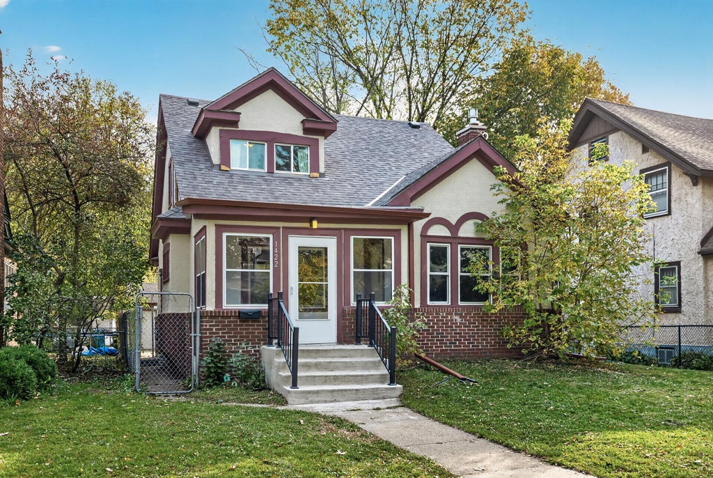 Photo of 1422 Queen Avenue N, Minneapolis, MN 55411 (MLS # 7131052)