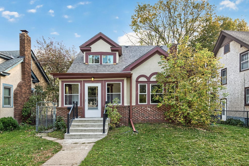 Photo of 1422 Queen Avenue N, Minneapolis, MN 55411 (MLS # 7131052)