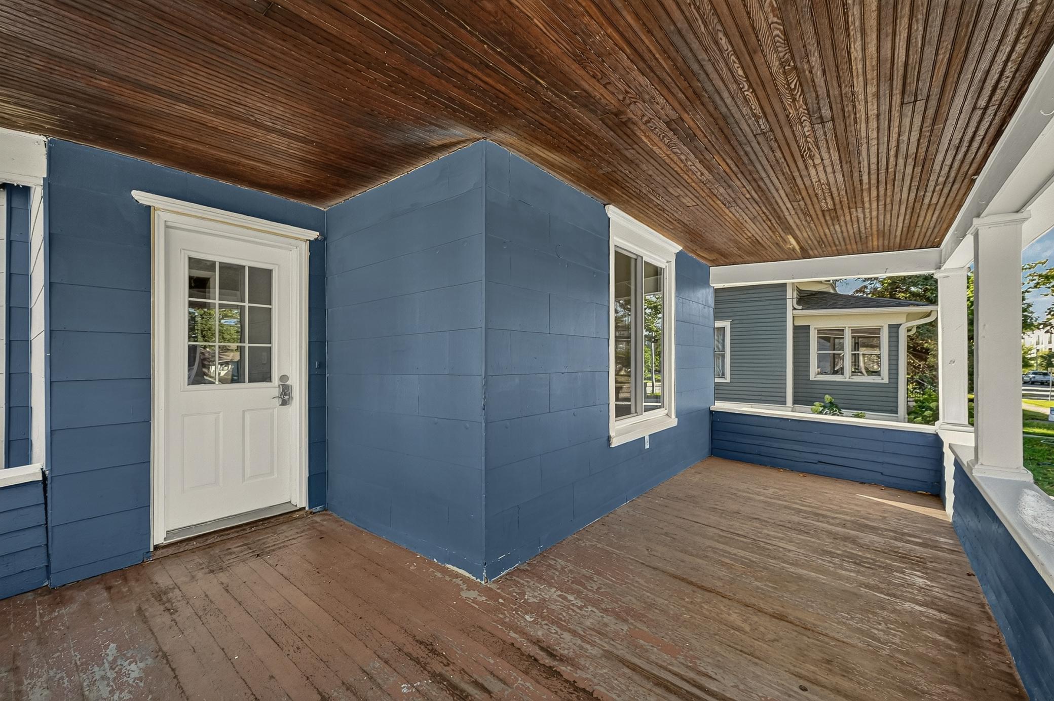 10 6th Avenue SE