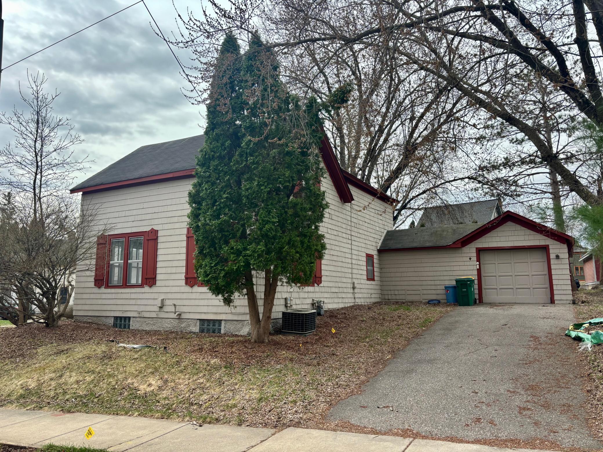 718 4th Street N