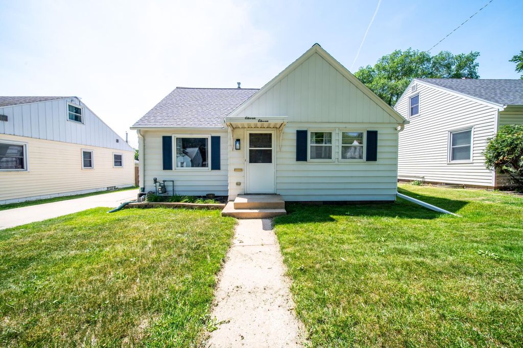 Photo of 1111 13th Avenue NE, Rochester, MN 55906 (MLS # 7083146)