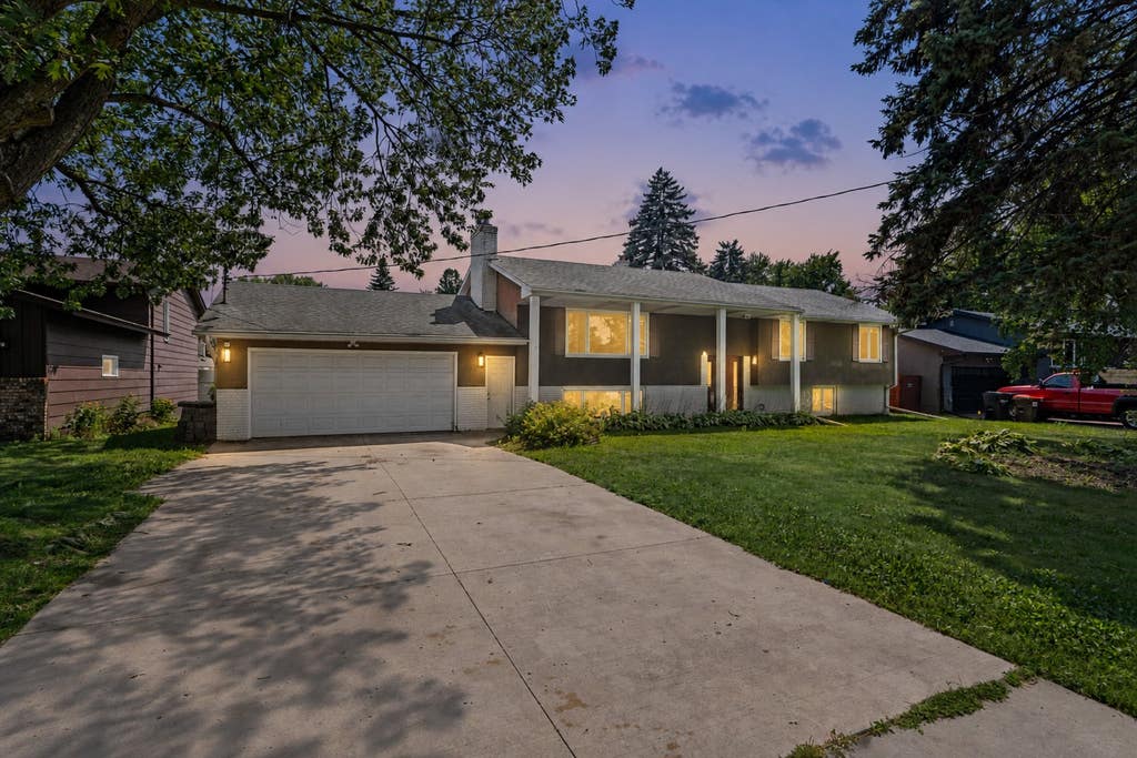 Photo of 444 County Road B E, Maplewood, MN 55117 (MLS # 7118437)