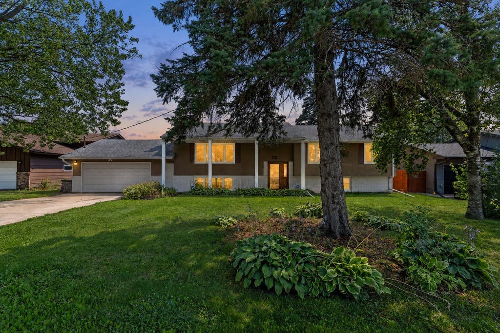Photo of 444 County Road B E, Maplewood, MN 55117 (MLS # 7118437)