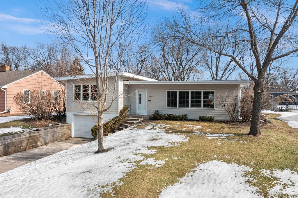 Photo of 1829 Edgewood Avenue S, Saint Louis Park, MN 55426 (MLS # 7029867)