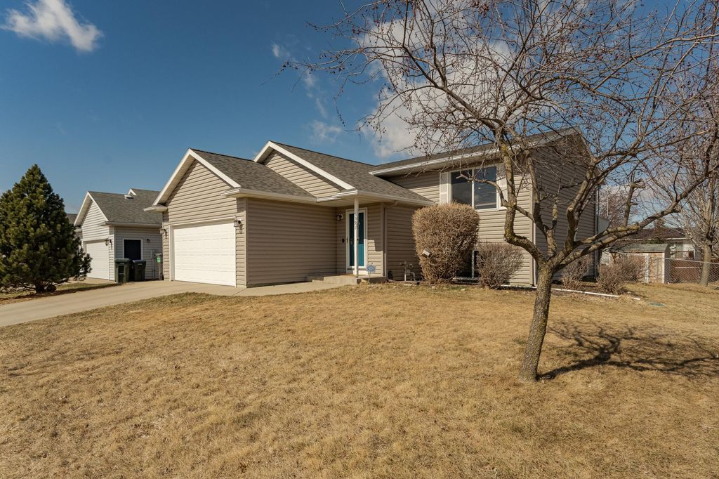Photo of 5391 Castleview Drive NW, Rochester, MN 55901 (MLS # 7023227)