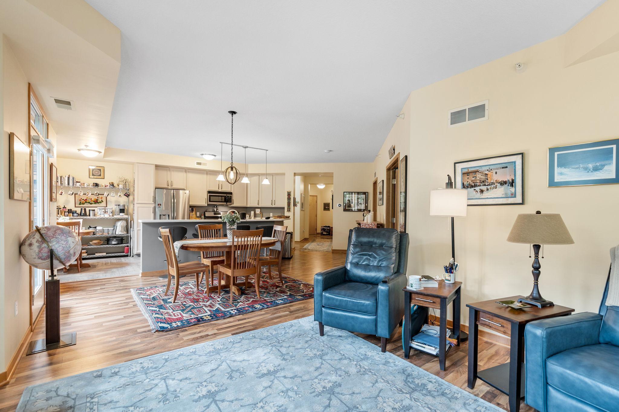 2565 Franklin Avenue 211
