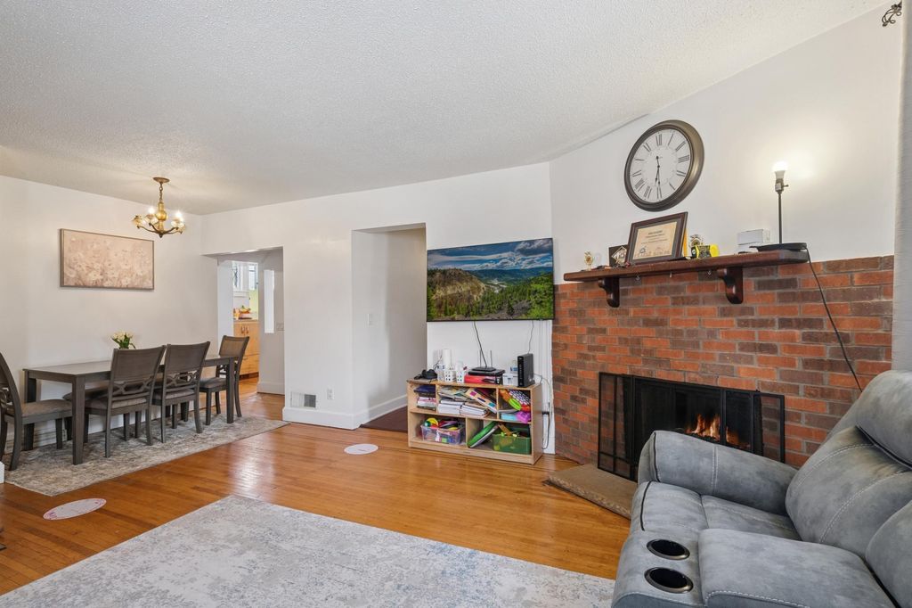 Photo of 2211 10th Avenue S, Minneapolis, MN 55404 (MLS # 7076407)