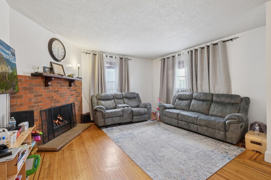 Photo of 2211 10th Avenue S, Minneapolis, MN 55404 (MLS # 7076407)
