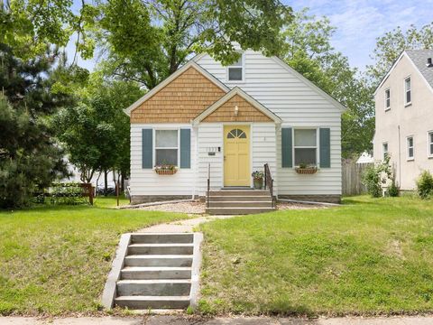 1033 Hall Avenue West Saint Paul MN 55118
