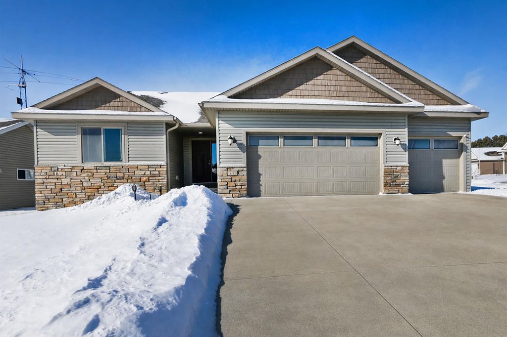 Photo of 481 Manor Garden Lane NW, Rochester, MN 55901 (MLS # 7013897)