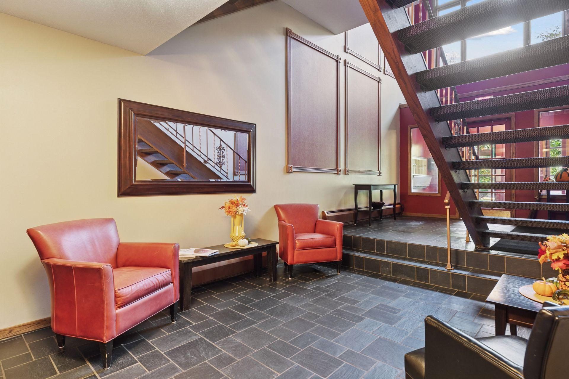 456 Summit Avenue 203