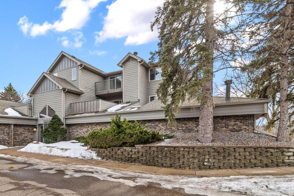 Photo of 2160 Ridge Drive #32, Saint Louis Park, MN 55416 (MLS # 7023372)