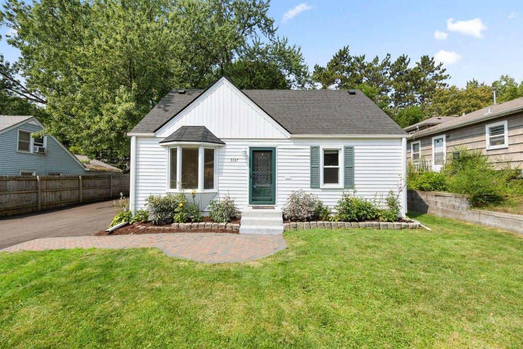 Photo of 3727 Yates Avenue N, Crystal, MN 55422 (MLS # 7125129)