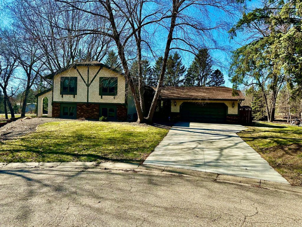 Photo of 8128 Lower 129th Court, Apple Valley, MN 55124 (MLS # 7046454)