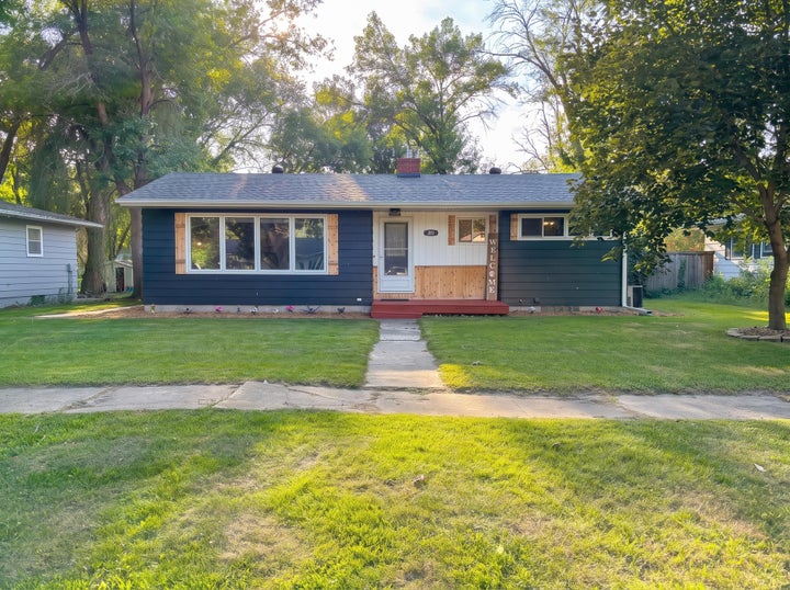 Photo 1 of 49 — 411 5th Street NE, Barnesville, MN 56514