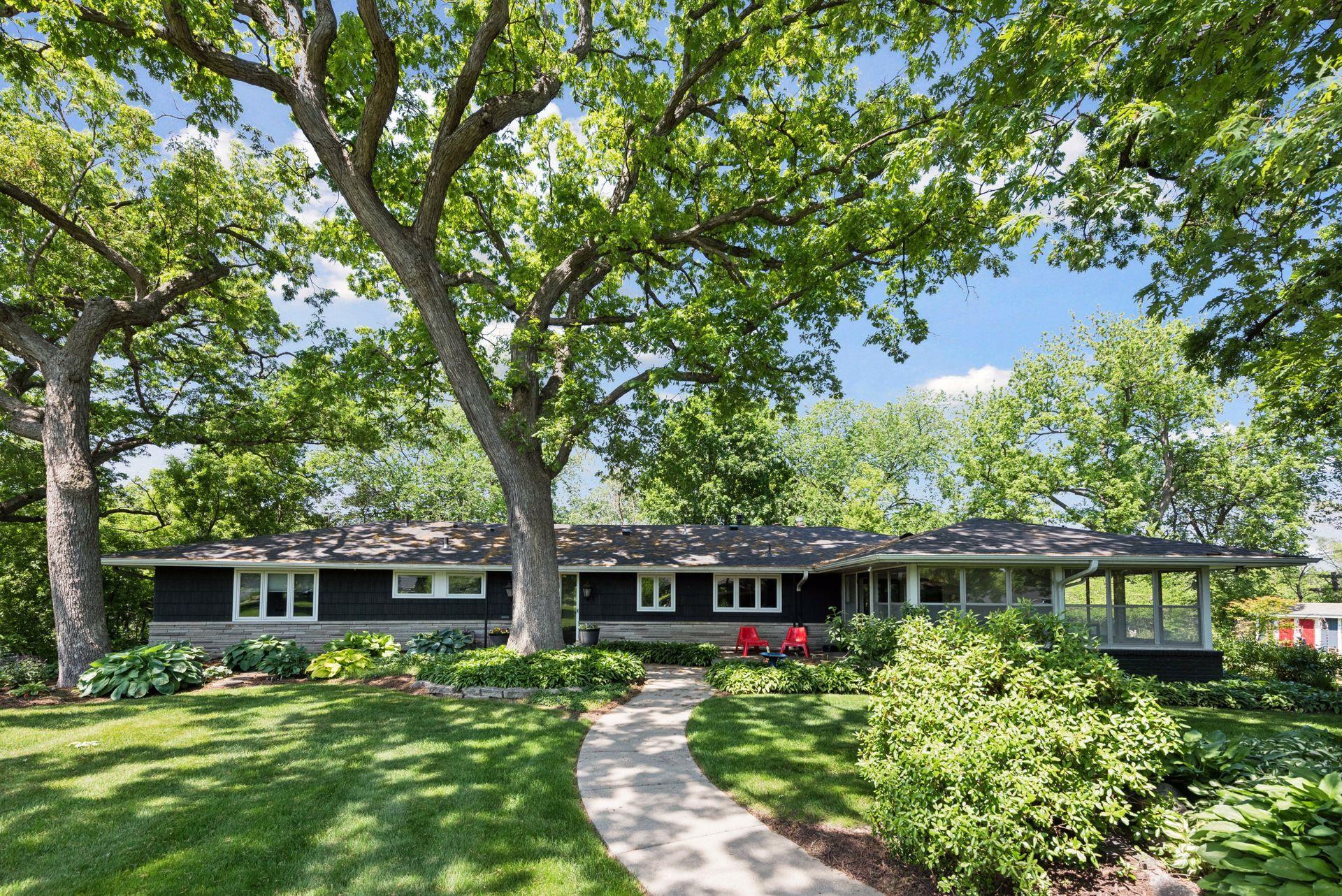 100 Ottawa Avenue S