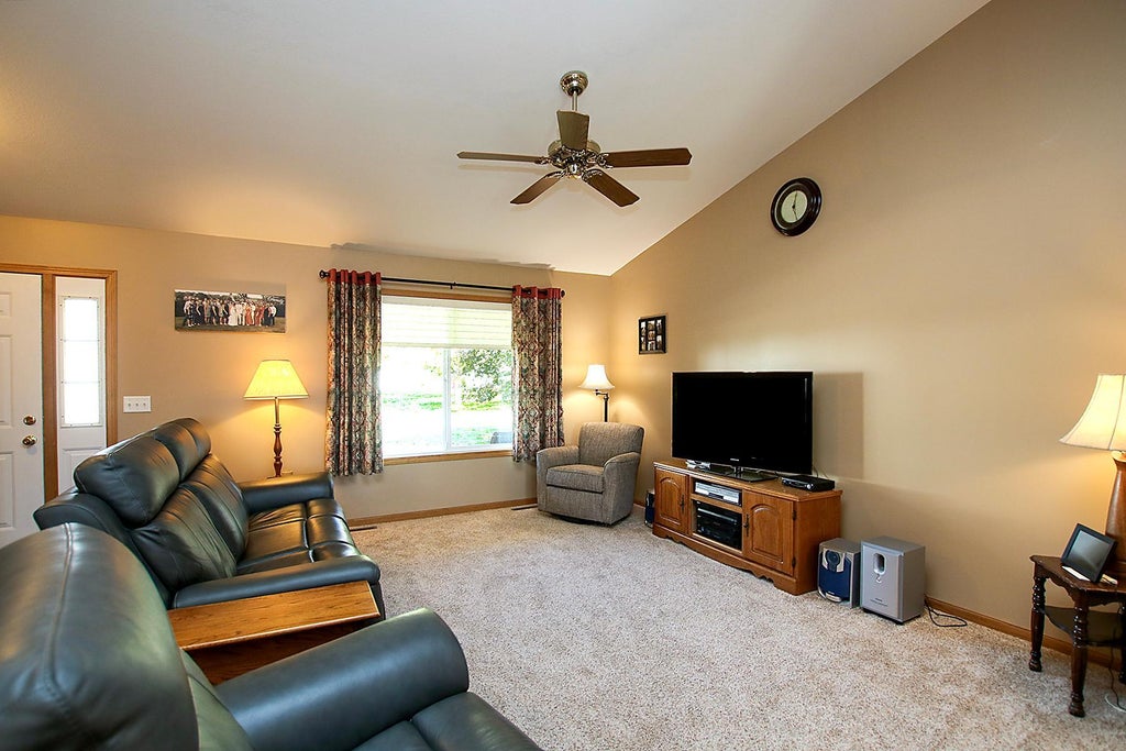 Photo of 730 Tyler Street SW, Hutchinson, MN 55350 (MLS # 7152997)