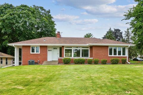 668 Viking Drive E Maplewood MN 55117