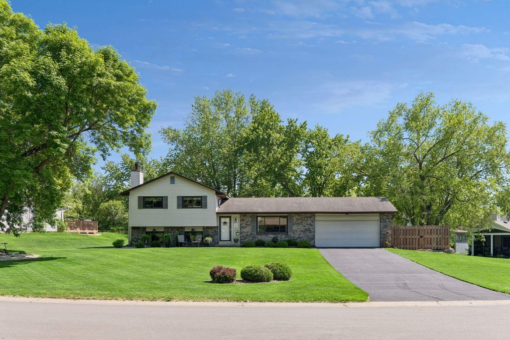 Photo of 10435 Buckingham Drive, Eden Prairie, MN 55347 (MLS # 7083855)