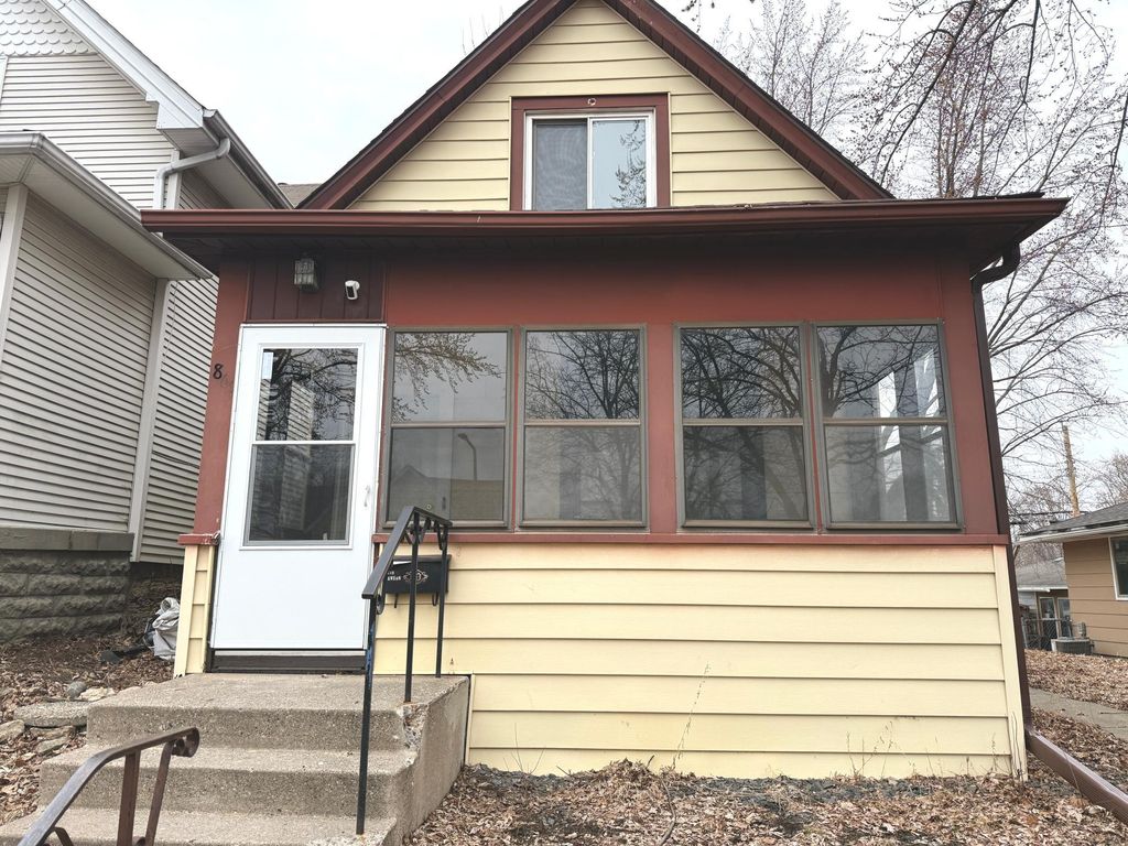 Photo of 869 Lawson Avenue E, Saint Paul, MN 55106 (MLS # 7036595)