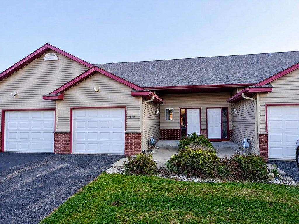Photo of 719 10th St SW ST, Pine Island, MN 55963 (MLS # 7153703)