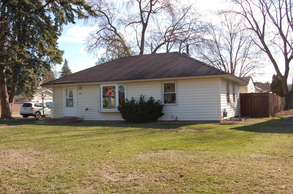 Photo of 601 5th Avenue S, Hopkins, MN 55343 (MLS # 7052461)
