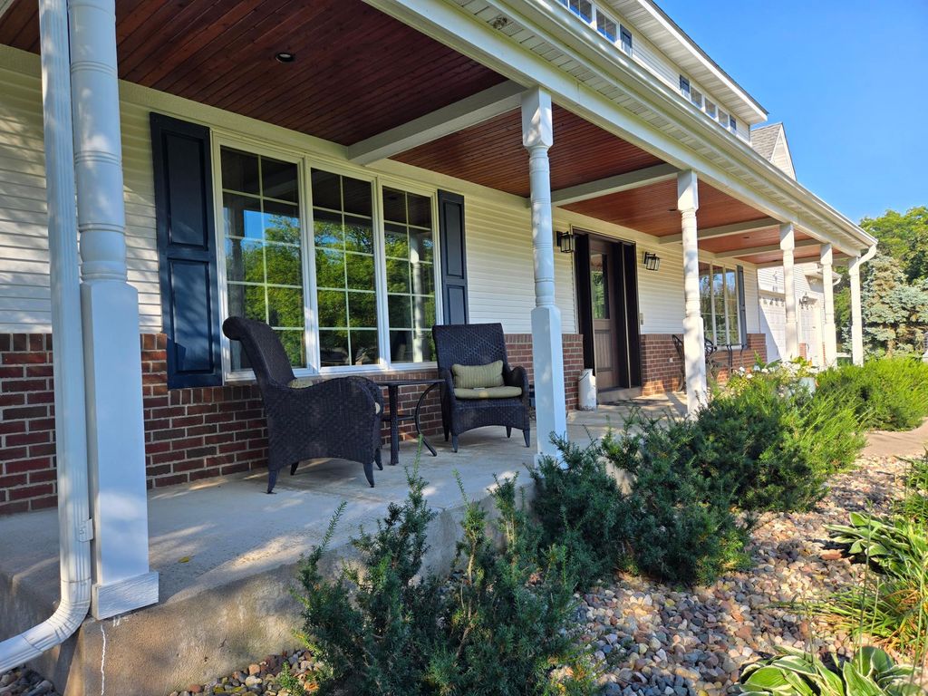 Photo of 6111 Kalen Drive, Woodbury, MN 55129 (MLS # 7034544)