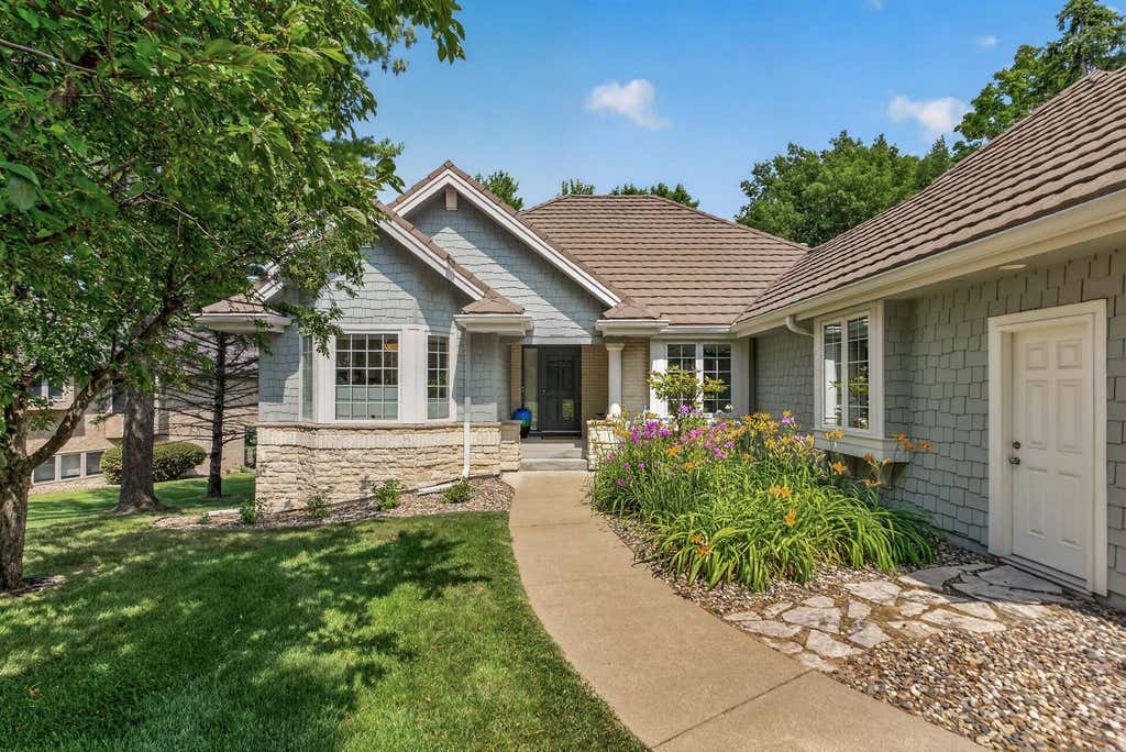 Photo of 10421 Shelter Grove, Eden Prairie, MN 55347 (MLS # 7110587)