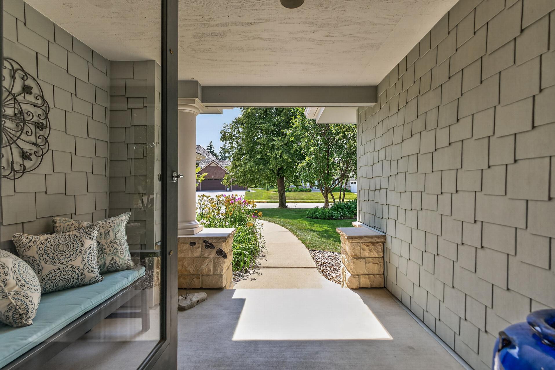 10421 Shelter Grove