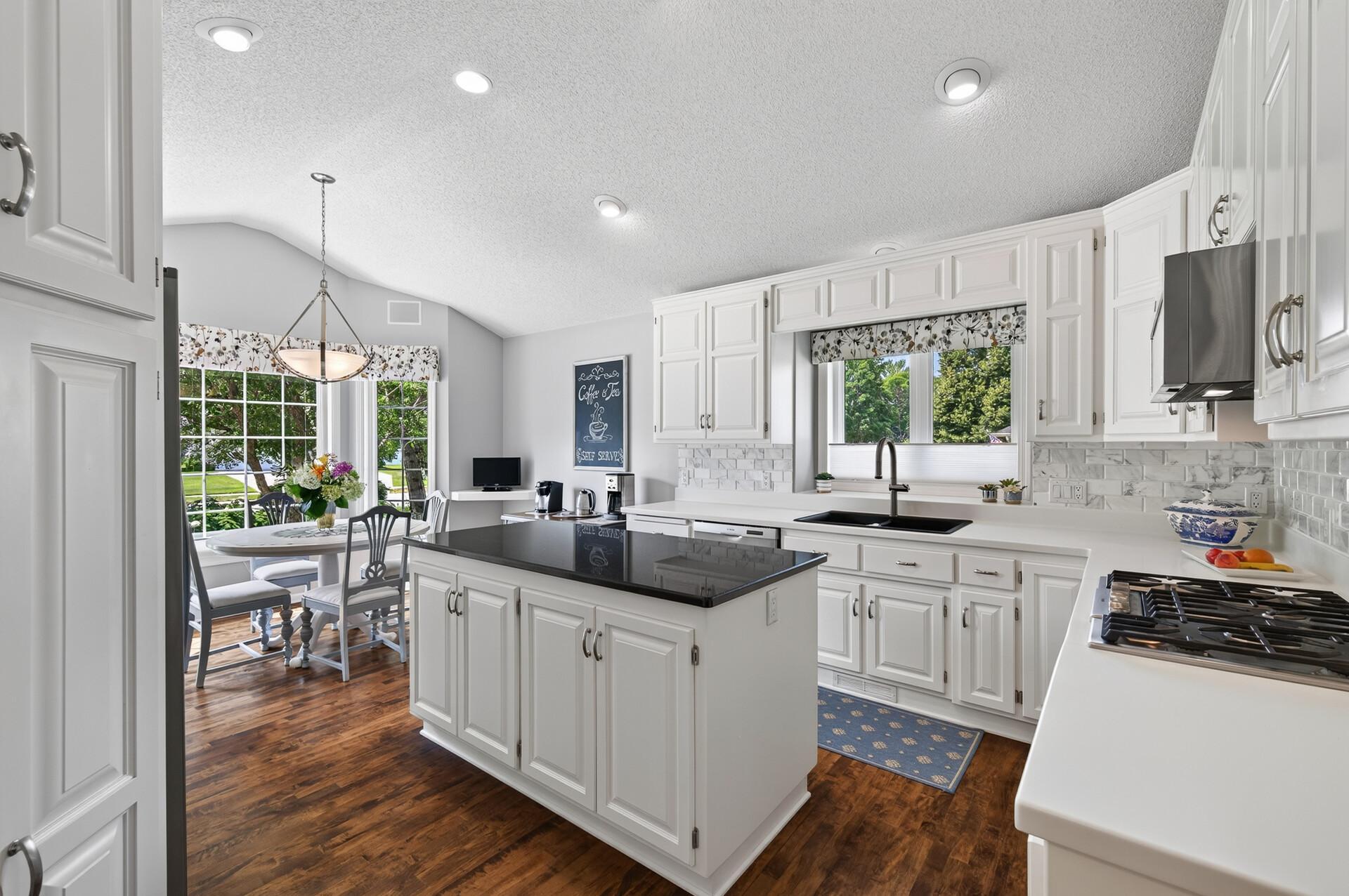 10421 Shelter Grove